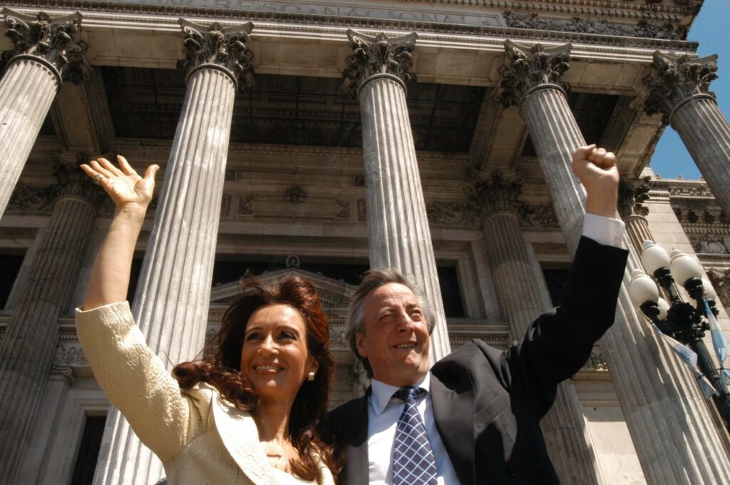 Néstor Kirchner junto a Cristina Fernández en la inaugracion de sesiones ordinarias del Congreso Nacional en 2004